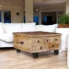 Table basse carrée en bois a roulettes